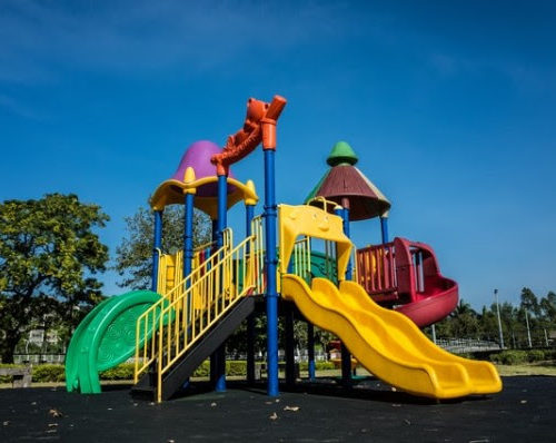 Here’s how to take your kids to the playground while also protecting them from the coronavirus