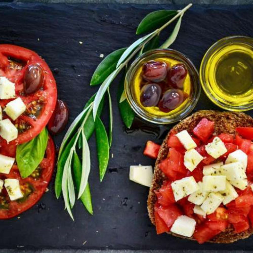 The benefits of the Mediterranean diet pass on to the families of patients who follow it