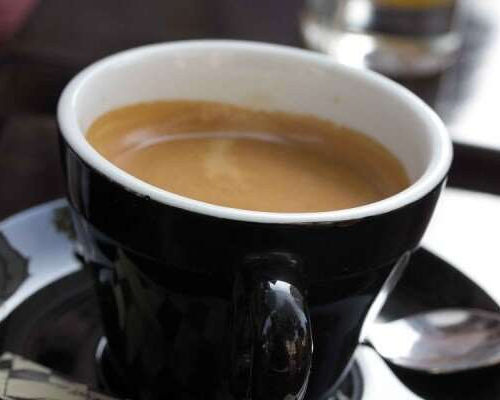 A strong coffee half an hour before exercising increases fat-burning