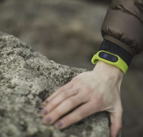 Wearable fitness trackers/step counters help the overweight/obese to shed the pounds: study