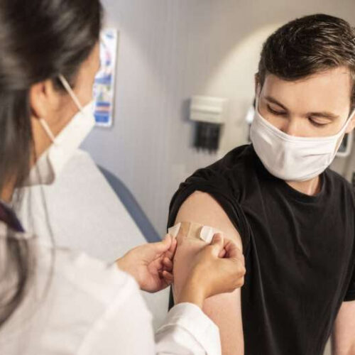 Half of unvaccinated workers say they’d rather quit than get a shot, but few are following through