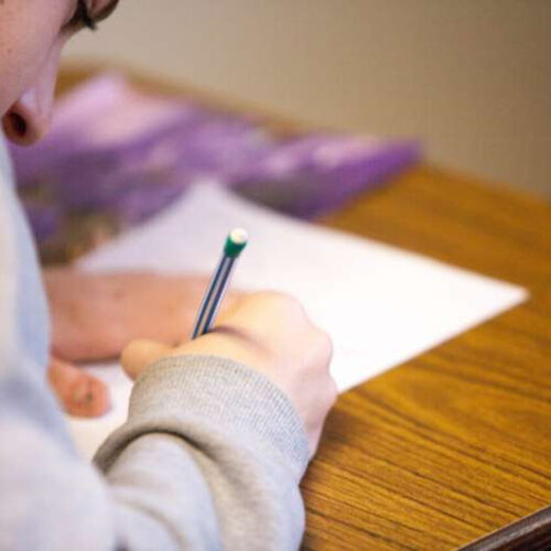 Low-income kids use different brain function to ace achievement tests