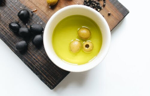 An extra tablespoon of olive oil helps lower risk of death from cancer, heart disease, dementia!