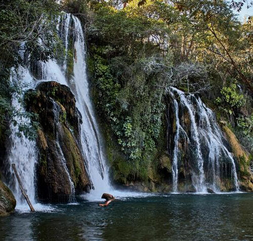 7 found dead in popular Mexican tourist area with warning messages written on their corpses