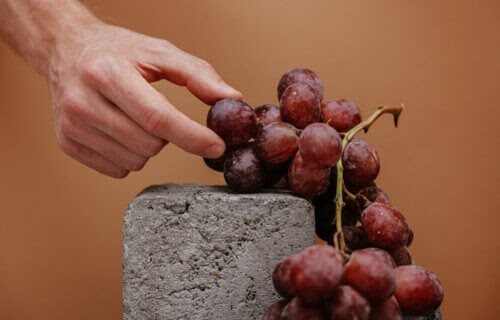 Eating grapes can counteract harmful effects from processed foods, while boosting metabolism too