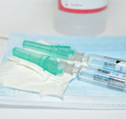 Is it OK to get the flu, COVID and RSV shots at the same time? A doctor explains