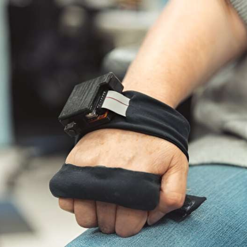 Vibrating glove helps stroke patients recover from muscle spasms