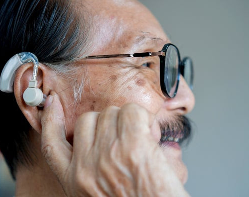 How to Make Your Hearing Aids Easier to Use